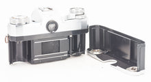 将图片加载到图库查看器，Zeiss Ikon Contarex Bullseye with Carl Zeiss Planar 50mm F/2 135 Format Camera
