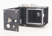 Charger l&#39;image dans la galerie, Rollei Rolleicord Ia avec Carl Zeiss Jena Triotar 75mm F/3.5
