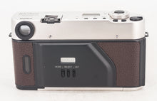 Charger l&#39;image dans la galerie, Konica Hexar AF Rhodium avec Hexar 35mm F/2
