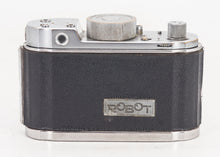 将图片加载到图库查看器，Berning Robot II avec Schneider Xenon 40mm F/1.9
