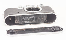 Charger l&#39;image dans la galerie, Leica IIIc Red Curtain Boîtier
